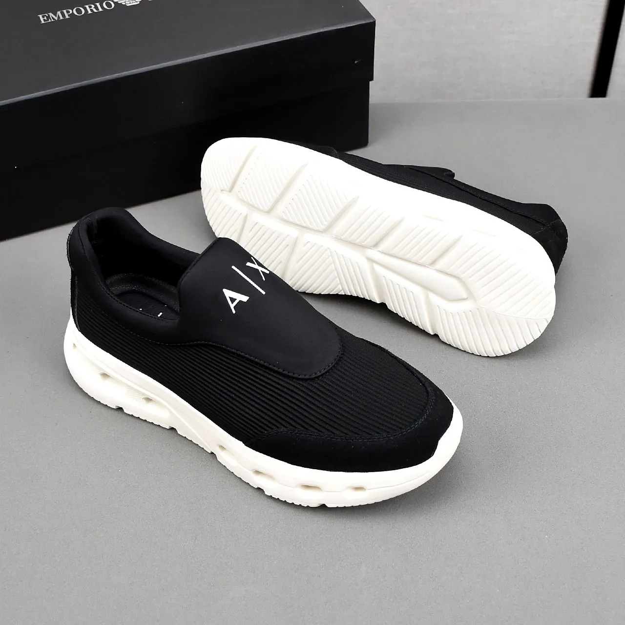 PP420🍒🍒🍒Armani's new 🆕low-top casual sneakers are made of breathable mesh and have brand signature details on the shoe collar to enhance style. Fashionable and versatile, it can complement any look. With a sophisticated design that is both dynamic and modern, this new must-have shoe adds a new dimension to Dior's legacy, displaying modern elegance. Men's shoes 38-44 45🉑️customized